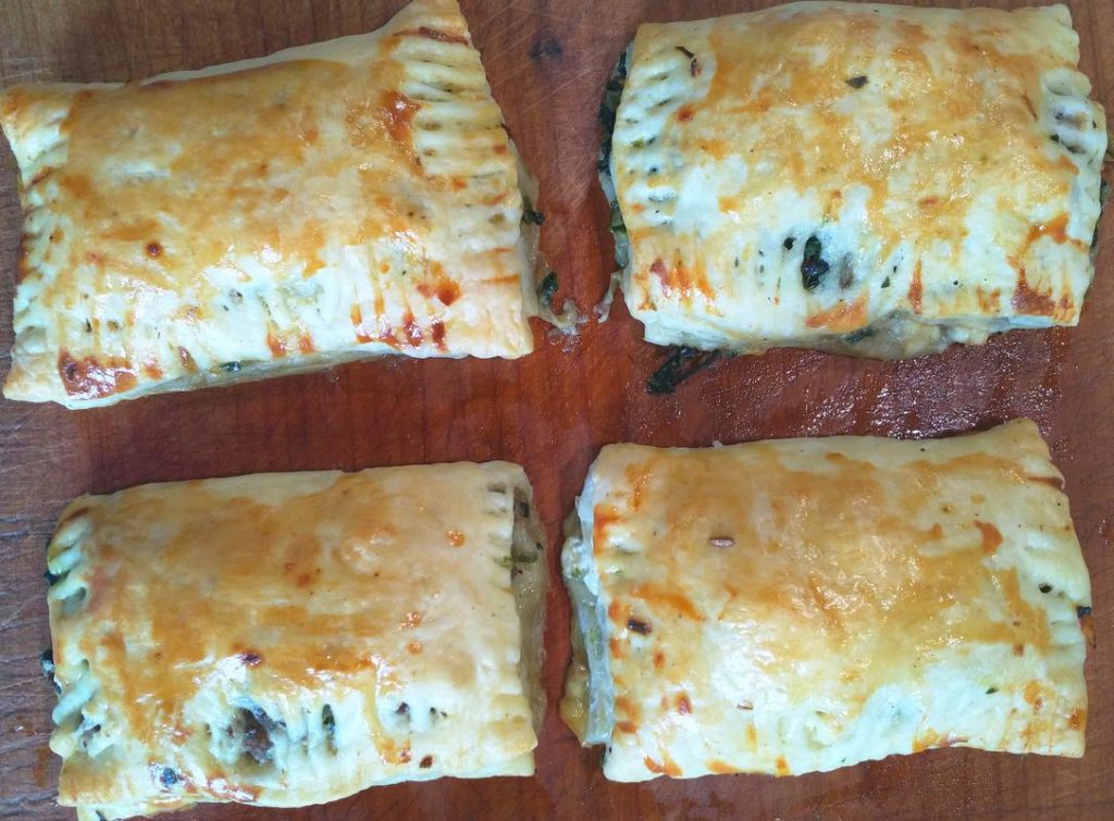 Blätterteigtaschen pikant gefüllt – Die Kochmänner Blätterteigtaschen pikant gefüllt – Die Kochmänner